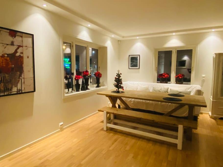 Stort Hus I Porsgrunn Sentrum Med Gangavstand Til "Alt" & Gratis Parkering Til Flere Biler Exterior photo